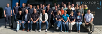 OCG Team und internationale Kolleg:innen beim Techfest 2026 vor dem Oxford Computer Group Büro in Erding