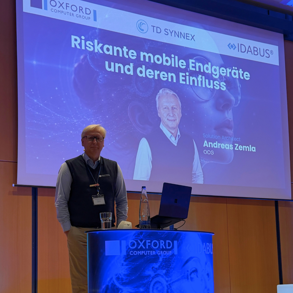 Andreas Zemla from OCG delivering a specialist presentation on high-risk mobile devices at the Security & Efficiency Summit 2026
