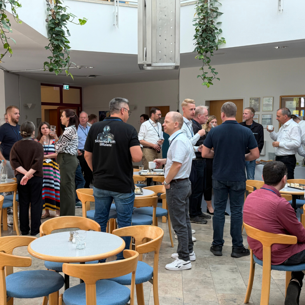 Networking and personal exchanges amongst participants at the Security & Efficiency Summit 2026 in Erding
